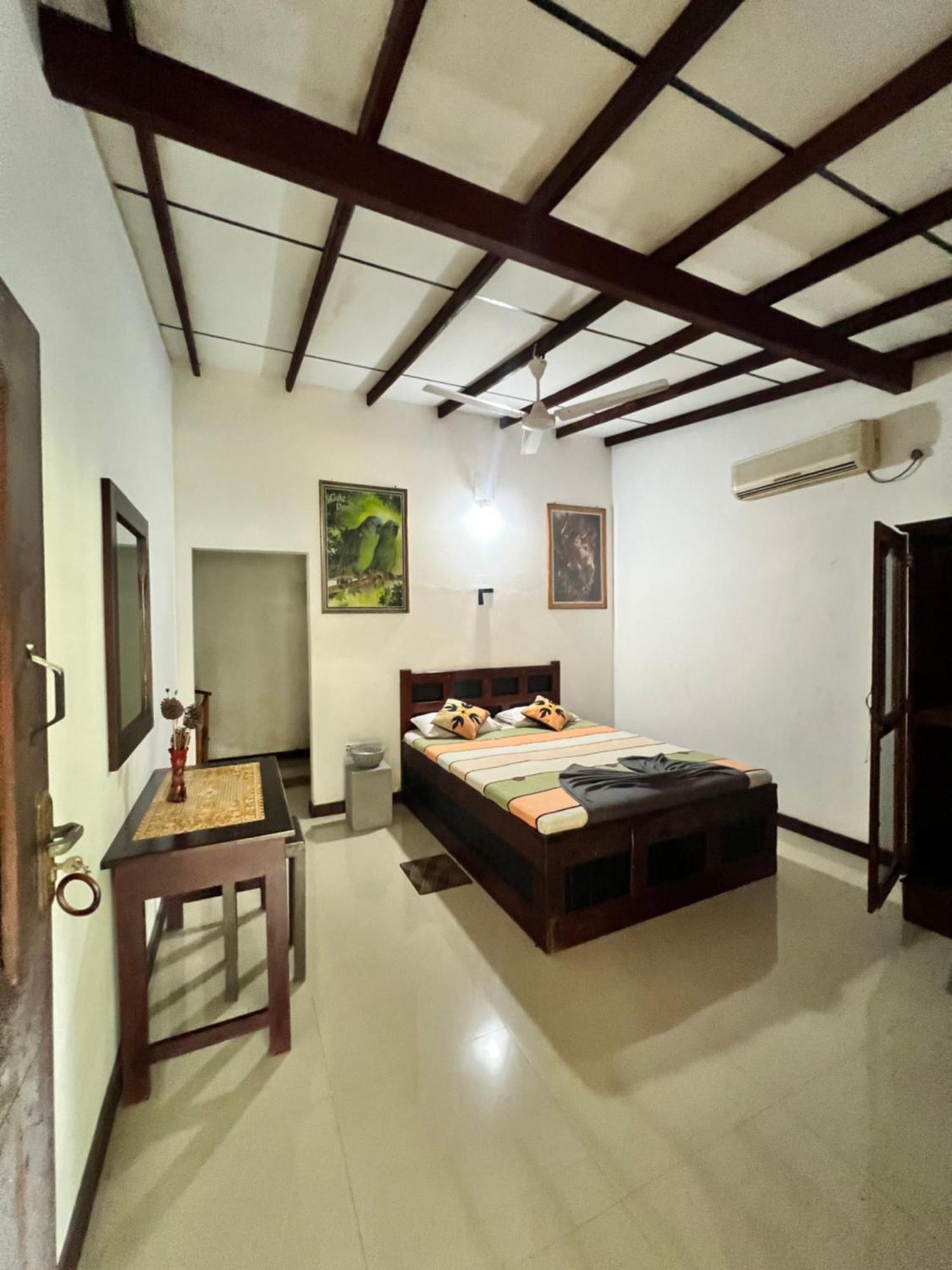 Sylvester Villa Hostel Негомбо Экстерьер фото