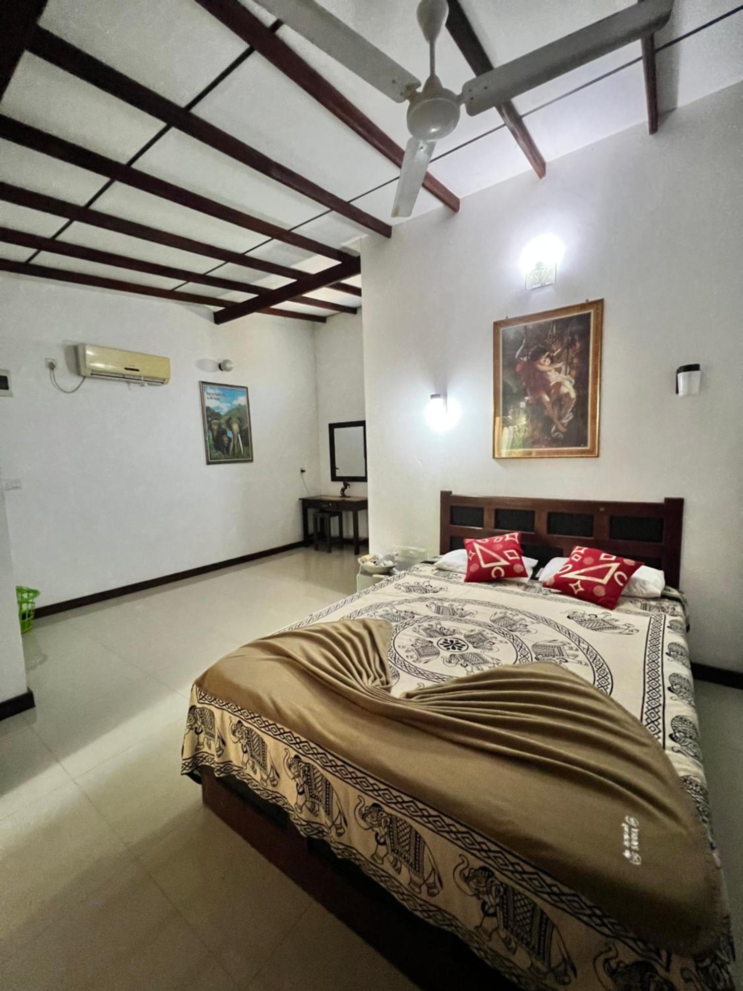 Sylvester Villa Hostel Негомбо Экстерьер фото